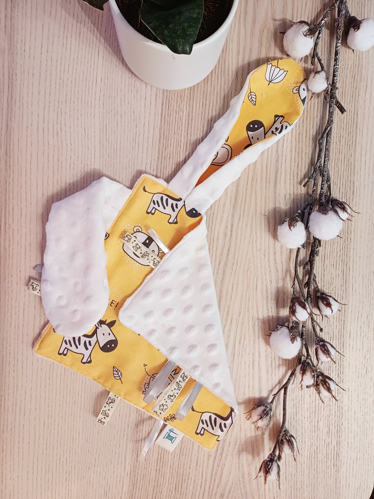 Doudou étiquettes oreilles de lapin